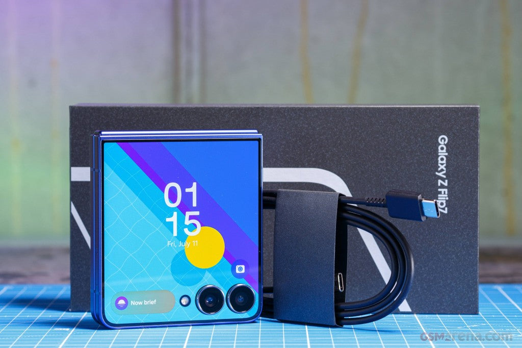 Samsung Galaxy Z Flip7, Box Pack, A+ Grade, Brand New image 1